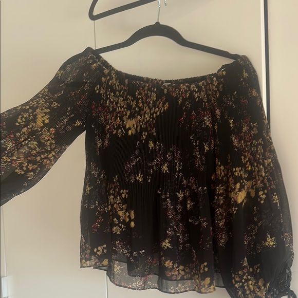 Wilfred Black and Gold Ruffled 3/4 Sleeve Blouse - Picture 3 of 4